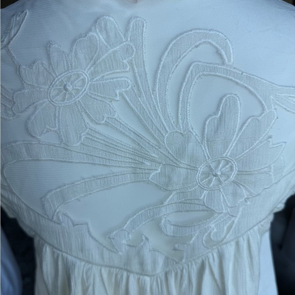 Free People XS Flowy White Sleeveless V-Neck Top With Lace Floral Detail - Picture 4 of 7